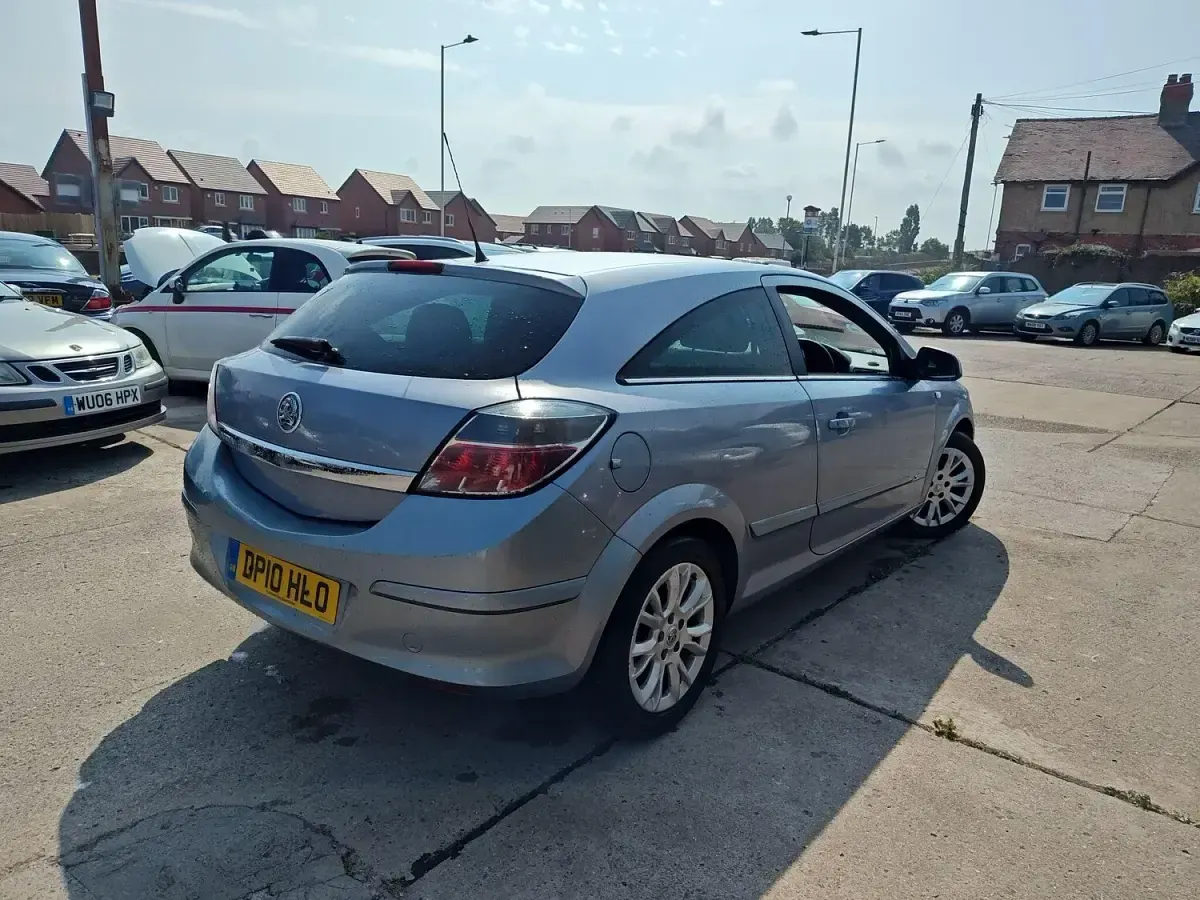 Used Vauxhall Astra SRi 140 HP (102 kW) 2010 Silver Hatchback