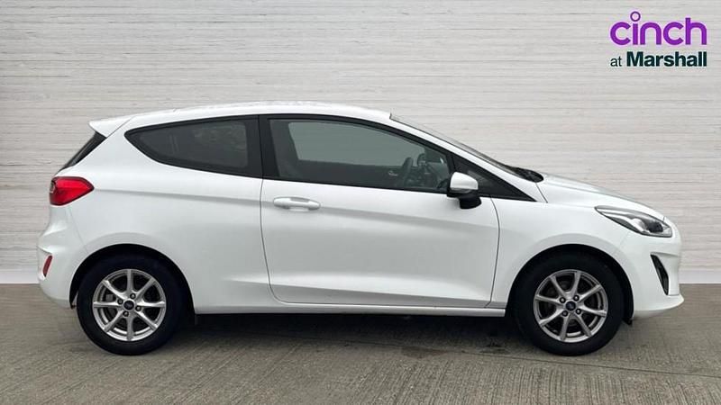 Used Ford Fiesta Zetec 85 HP (62 kW) 2019 White Hatchback
