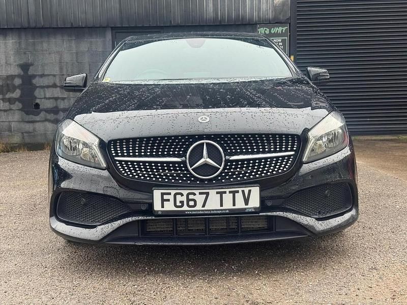 Begagnad Mercedes A200 AMG line 2017 Svart Halvkombi