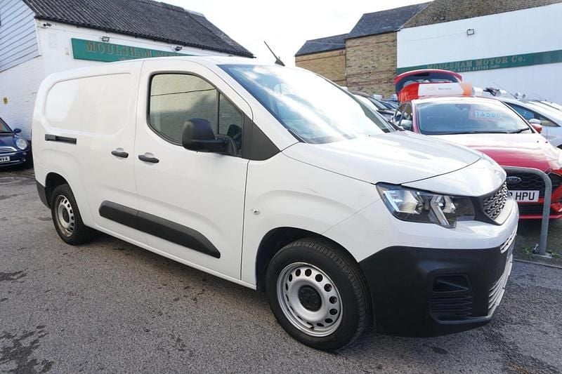 White Used 2023 Peugeot Partner Premium Van | £11,314 (Fair price) - Image 1/4