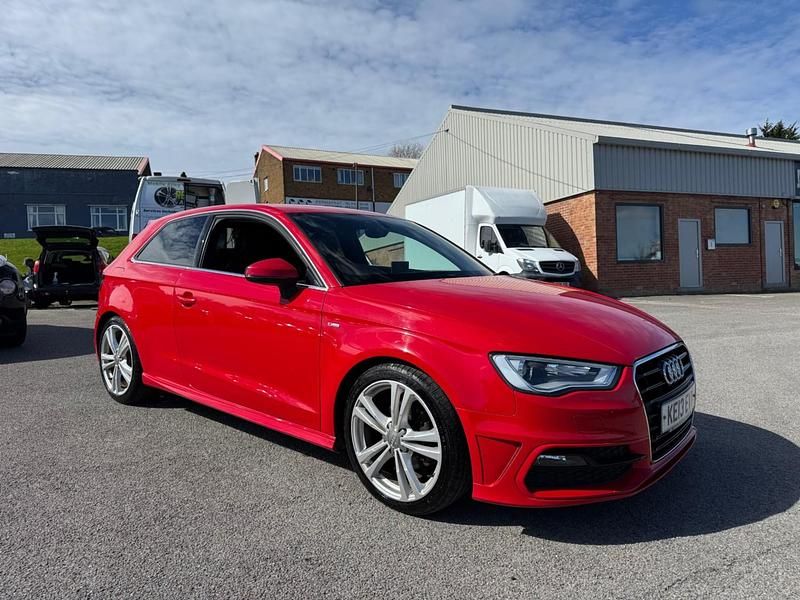 Begagnad Audi A3 S-Line 2013 Röd Halvkombi
