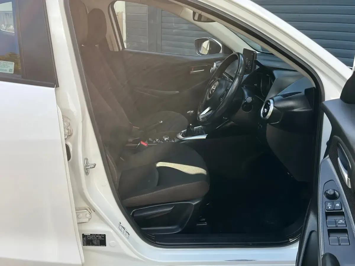 Used Mazda 2 116 HP (85 kW) 2023 White Hatchback