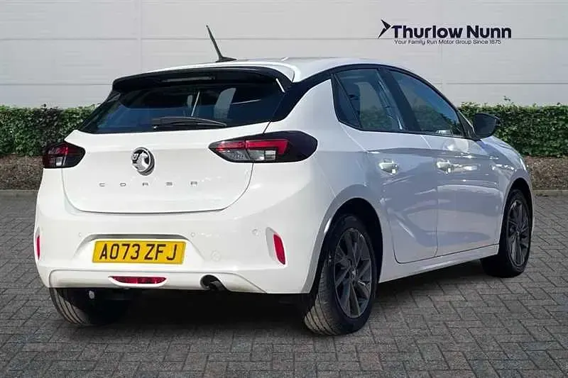 Used Vauxhall Corsa Design Edition 75 HP (55 kW) 2023 Arctic white Hatchback