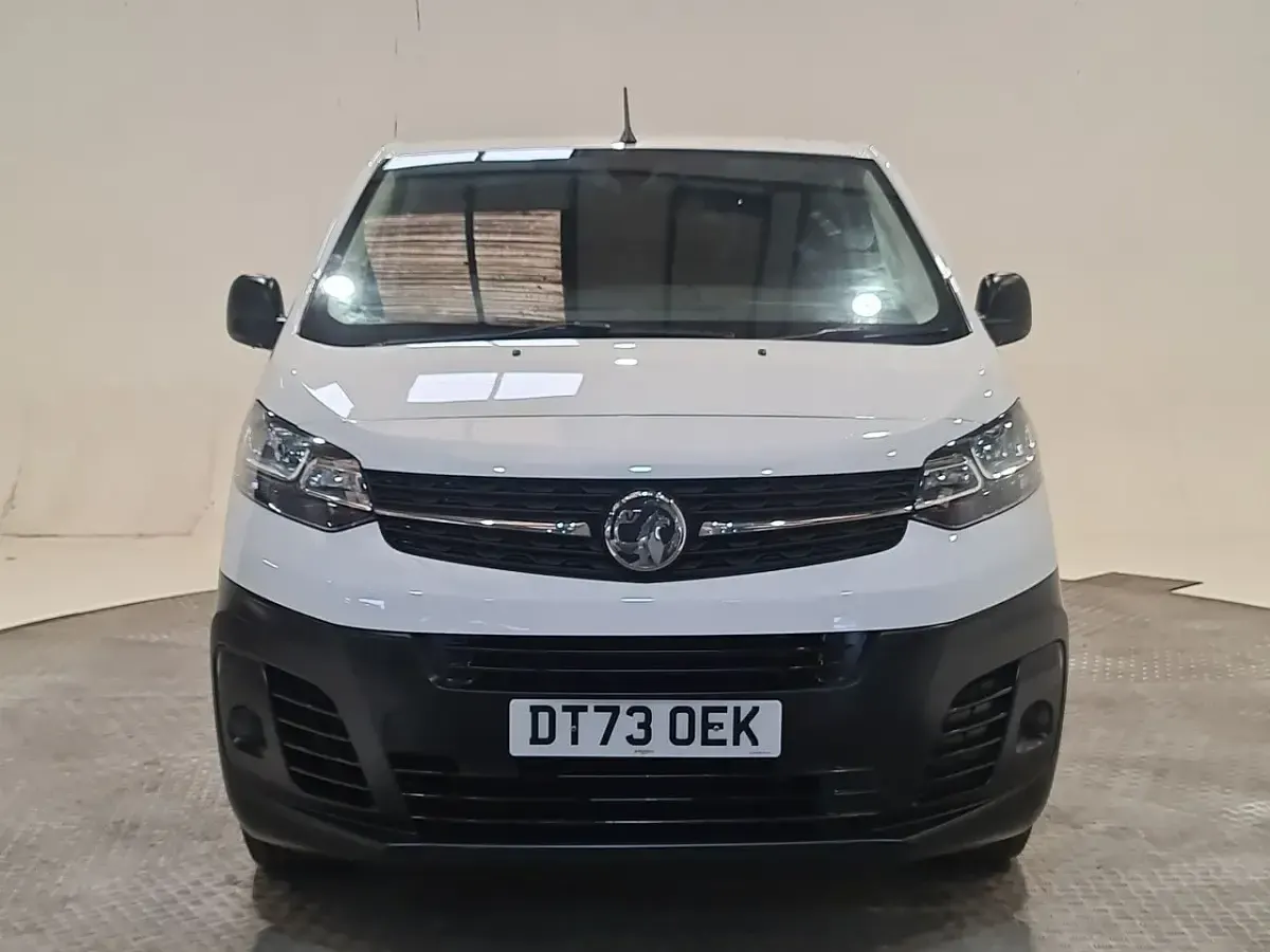 Used Vauxhall Vivaro 100 HP (73 kW) 2024 White MPV