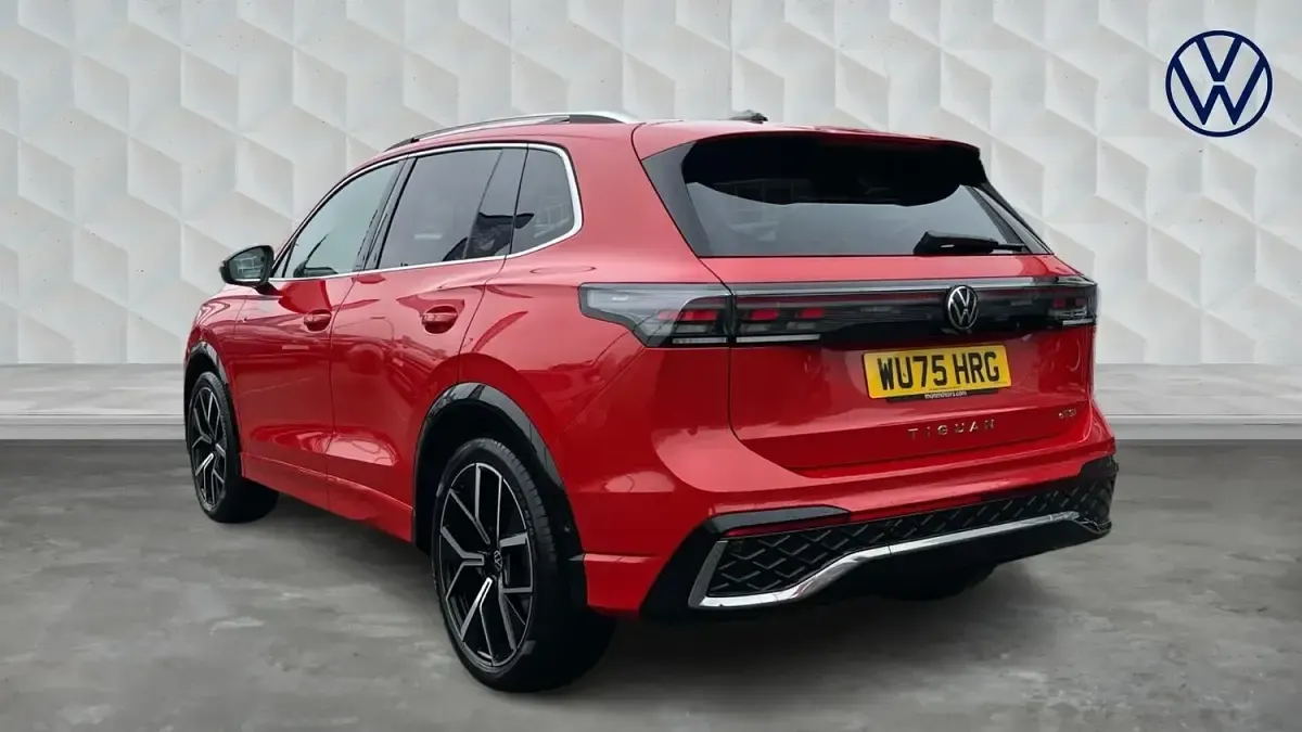 Używany VW Tiguan R-line 150 KM (110 kW) 2025 Czerwony SUV
