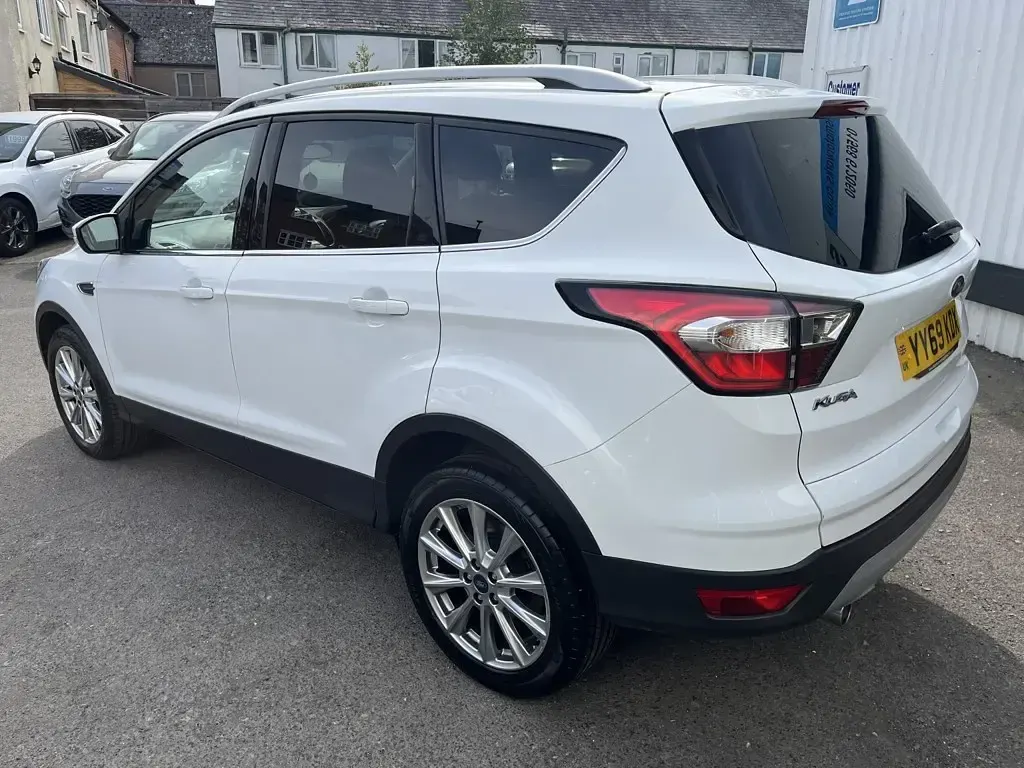 Used Ford Kuga Titanium 150 HP (110 kW) 2019 White SUV