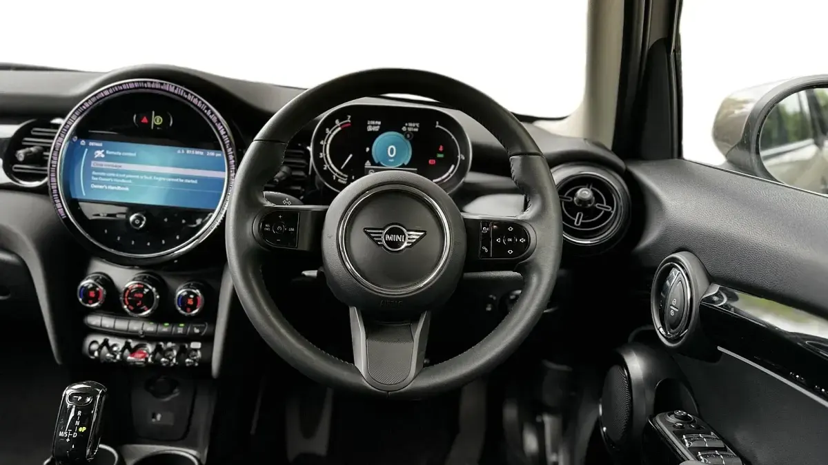 Used Mini Cooper Classic 134 HP (98 kW) 2024 Grey Hatchback