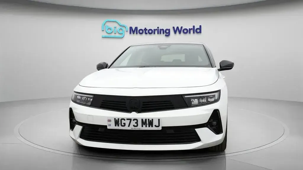 Used Vauxhall Astra S 130 HP (95 kW) 2023 White Estate