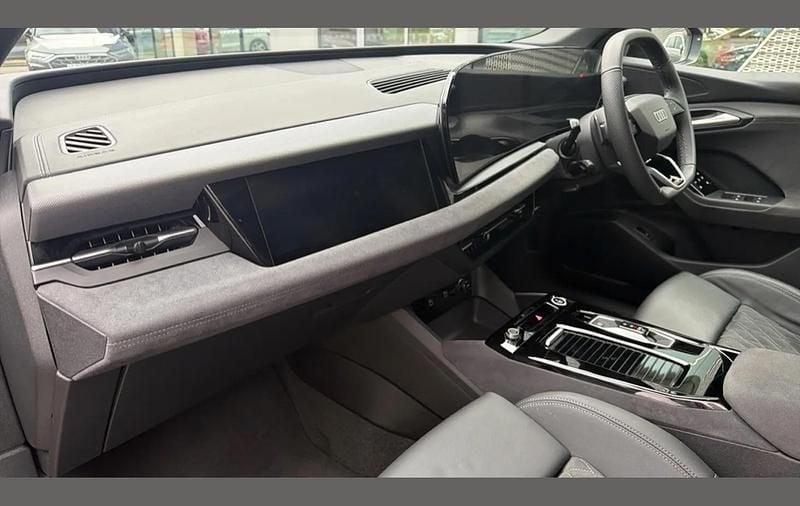 Begagnad Audi Q6 e-tron Performance 225 kW (306 HK) 2025 Grå SUV