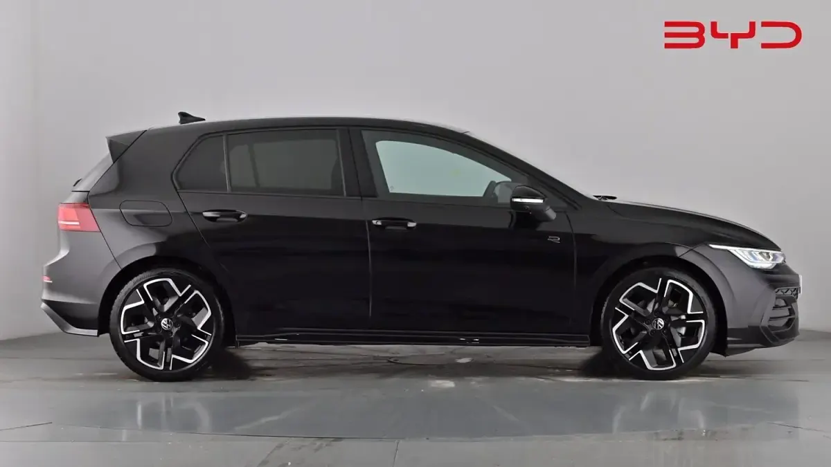 Used VW Golf VIII R-line 150 HP (110 kW) 2025 Grenadilla black Hatchback