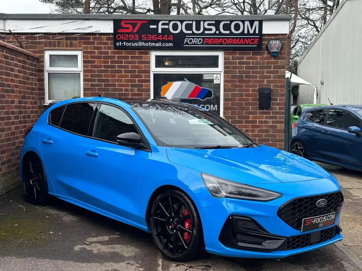 Used Ford Focus ST 280 HP (205 kW) 2024 Blue Hatchback