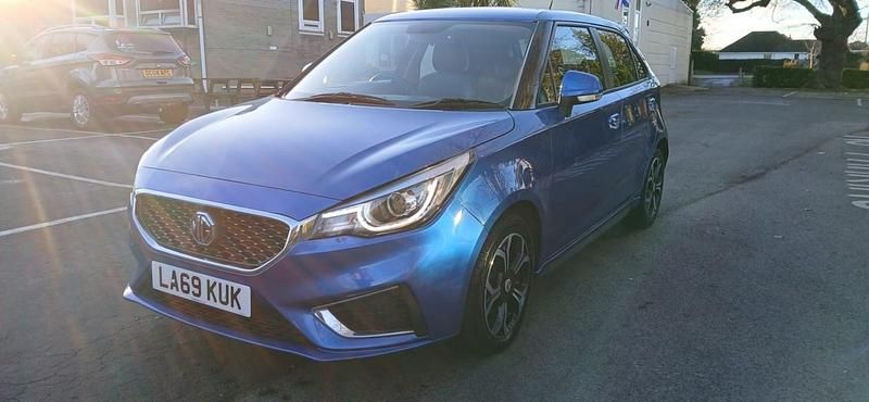Begagnad MG MG3 Exclusive 106 HK (77 kW) 2019 Blå Halvkombi