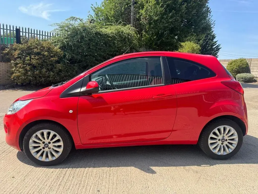 Used Ford Ka Zetec 69 HP (50 kW) 2015 Red Hatchback