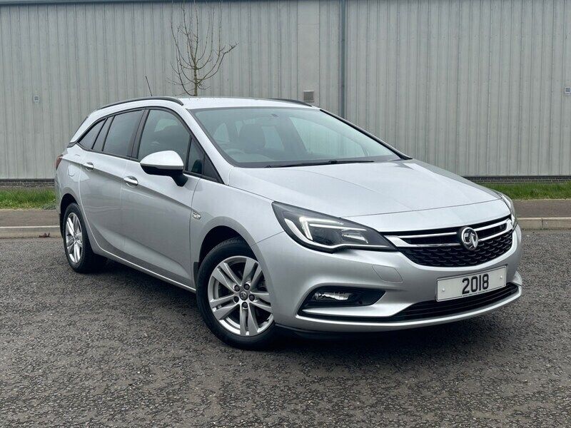 Silver Used 2018 Vauxhall Astra Design Edition Hatchback | £8,495 (Good price) - Image 1/4