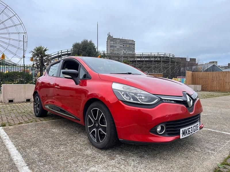 Red Used 2013 Renault Clio IV Dynamique Hatchback | £2,495 (Good price) - Image 1/4