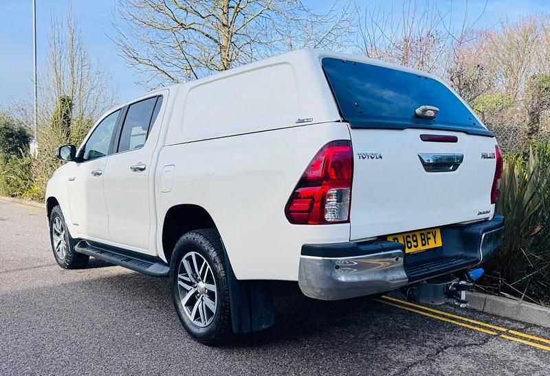 Used Toyota HiLux 150 HP (110 kW) 2019 White Pickup