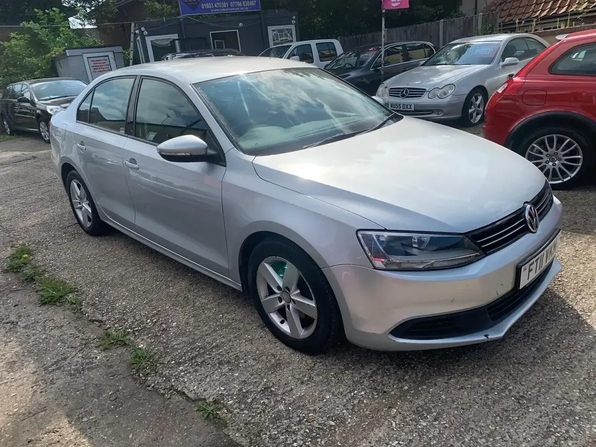 Used VW Jetta SE 140 HP (102 kW) 2011 Silver Sedan