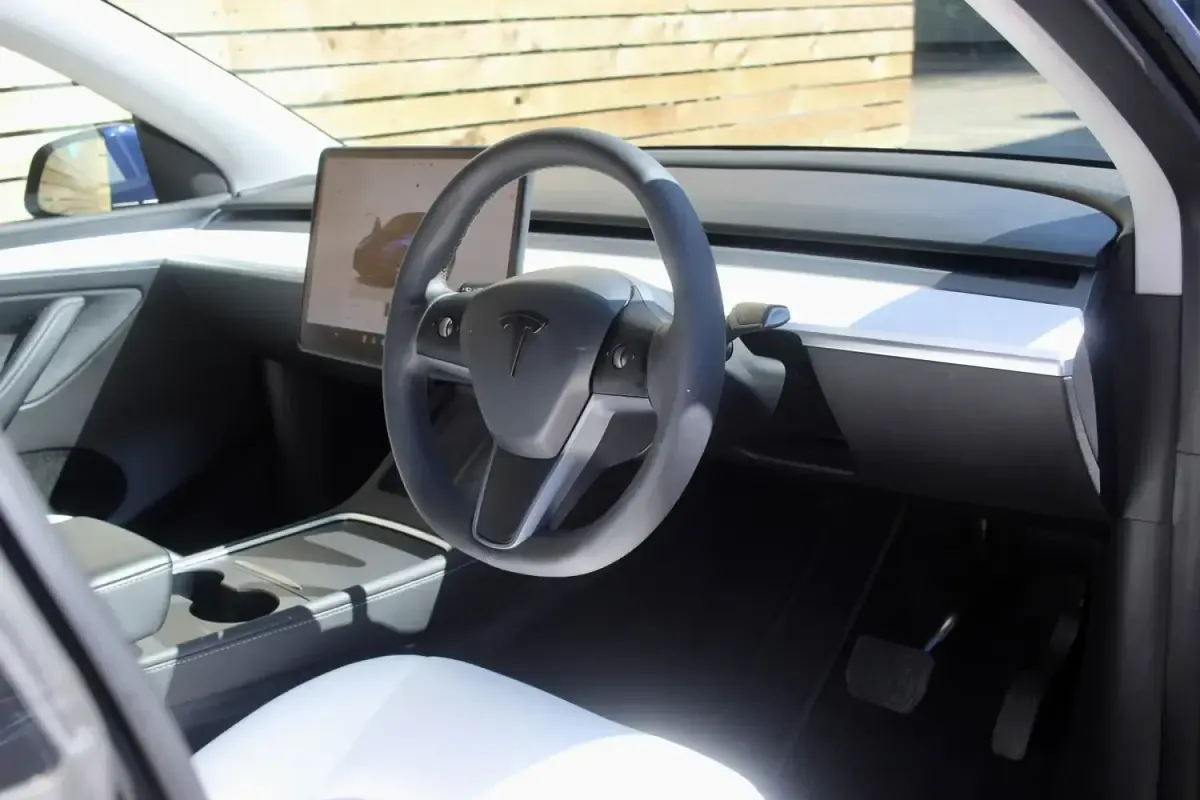 Używany Tesla Model Y Long Range AWD 378 kW (514 KM) 2023 Niebieski SUV