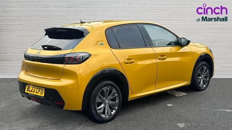 Used Peugeot e-208 Allure+ 100 kW (136 HP) 2023 Yellow Hatchback