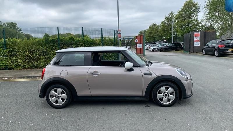 Usado Mini Cooper Classic 134 HP (98 kW) 2023 Cinzento Citadino