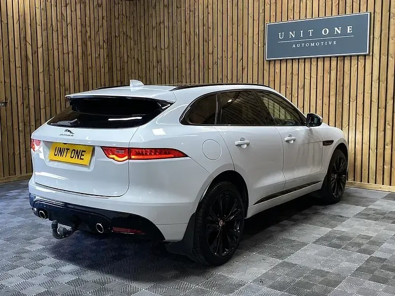 Used Jaguar F-Pace S 300 HP (220 kW) 2018 White SUV