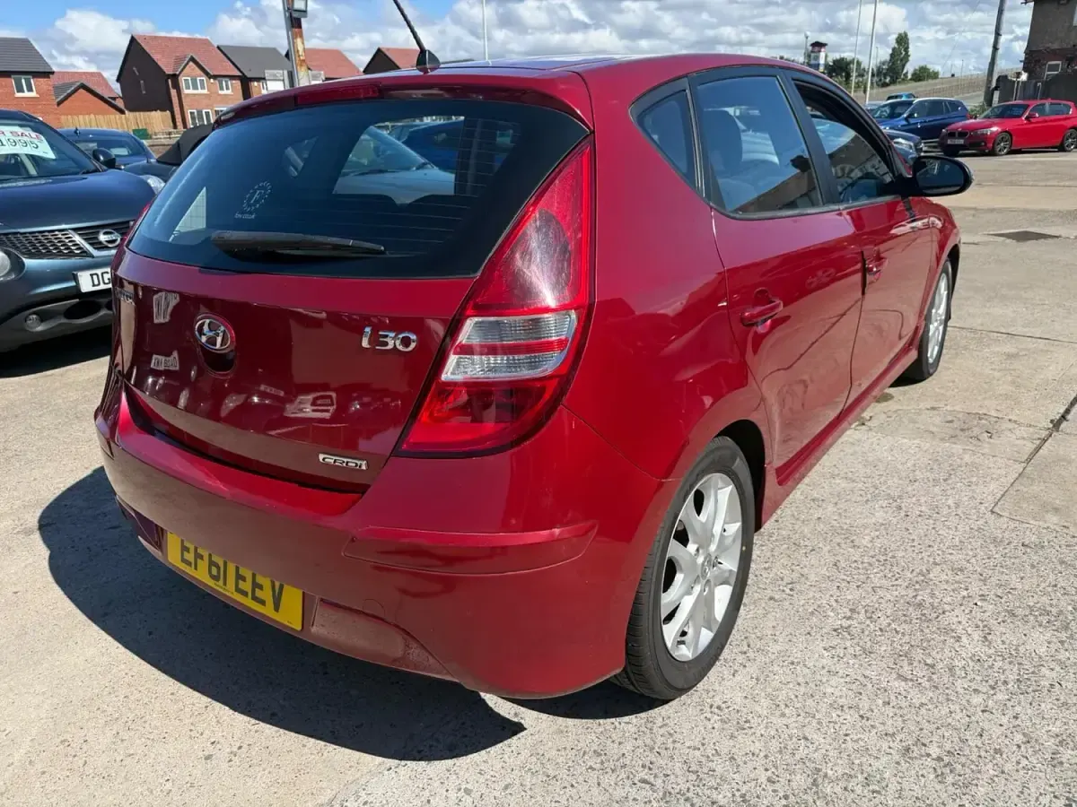 Used Hyundai i30 Comfort 2011 Red Hatchback