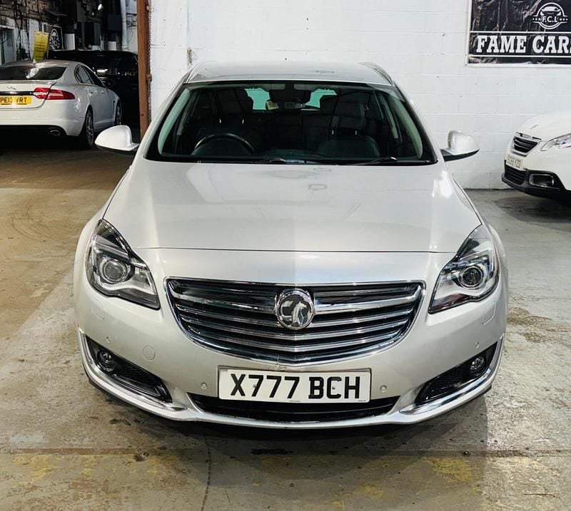 Usado Vauxhall Insignia Elite 195 CV (143 kW) 2014 Plateado Familiar
