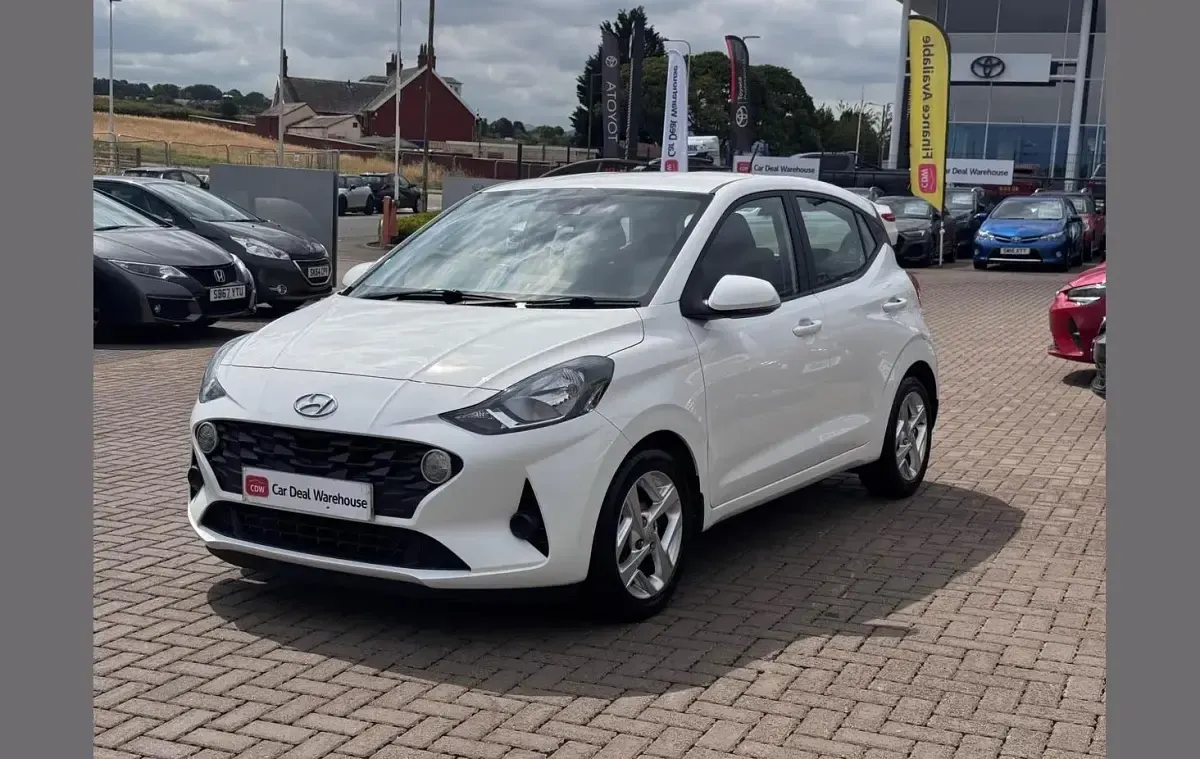 Used Hyundai i10 SE 83 HP (61 kW) 2021 White Hatchback