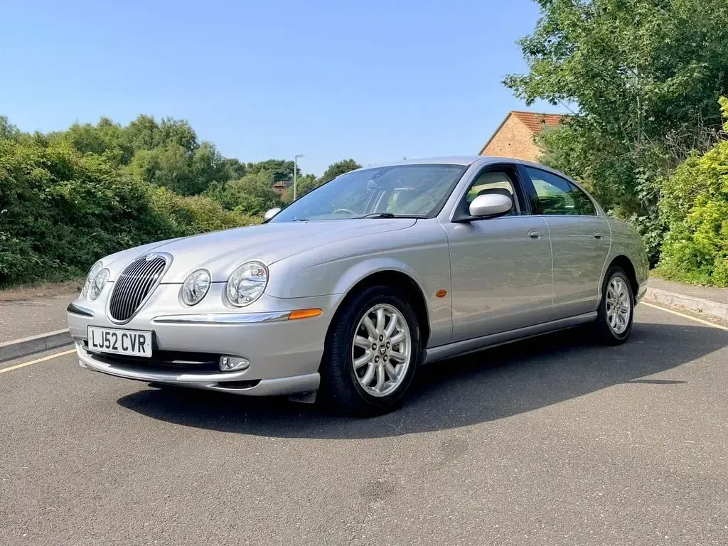 Used Jaguar S-Type SE 238 HP (175 kW) 2002 Silver Sedan