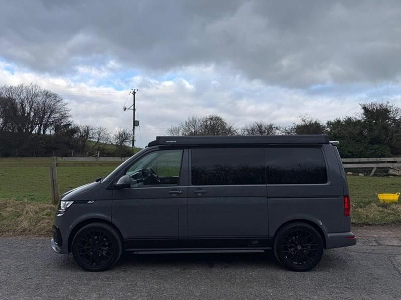 Begagnad VW Transporter 2023 Grå Van