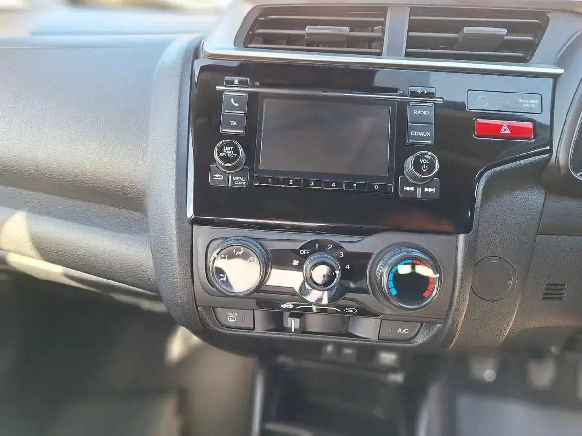 Begagnad Honda Jazz S 102 HK (75 kW) 2016 Gul Halvkombi