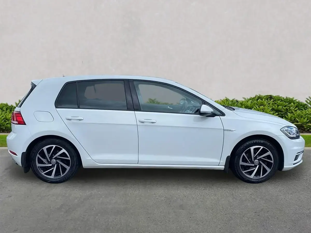 Used VW Golf VII Edition 130 HP (95 kW) 2019 White Hatchback
