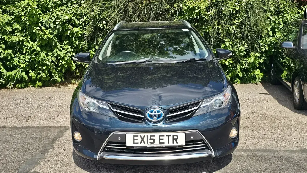 Used Toyota Auris Hybrid 2015 Grey Estate
