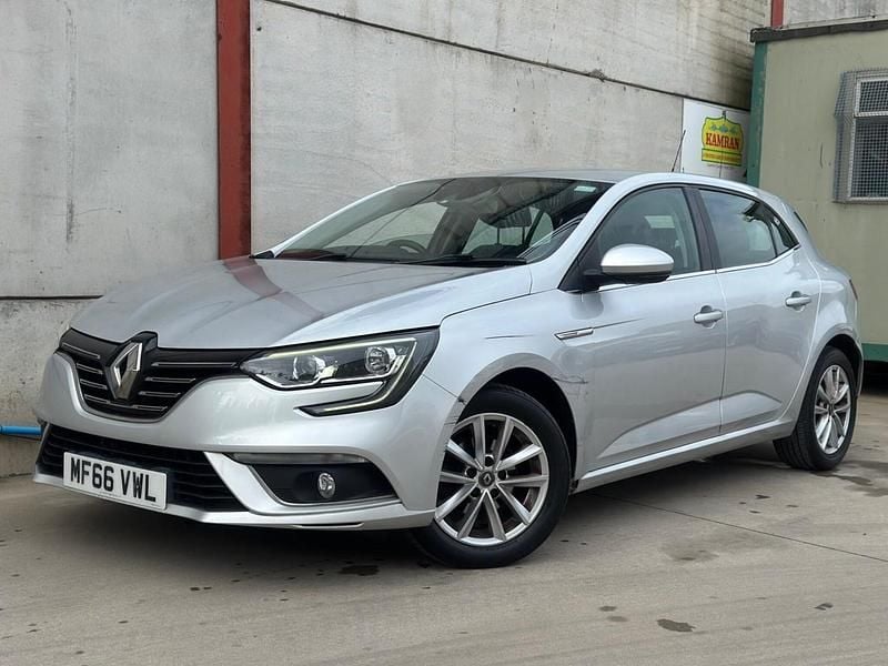 Used Renault Mégane IV Dynamique 130 HP (95 kW) 2016 Silver Hatchback