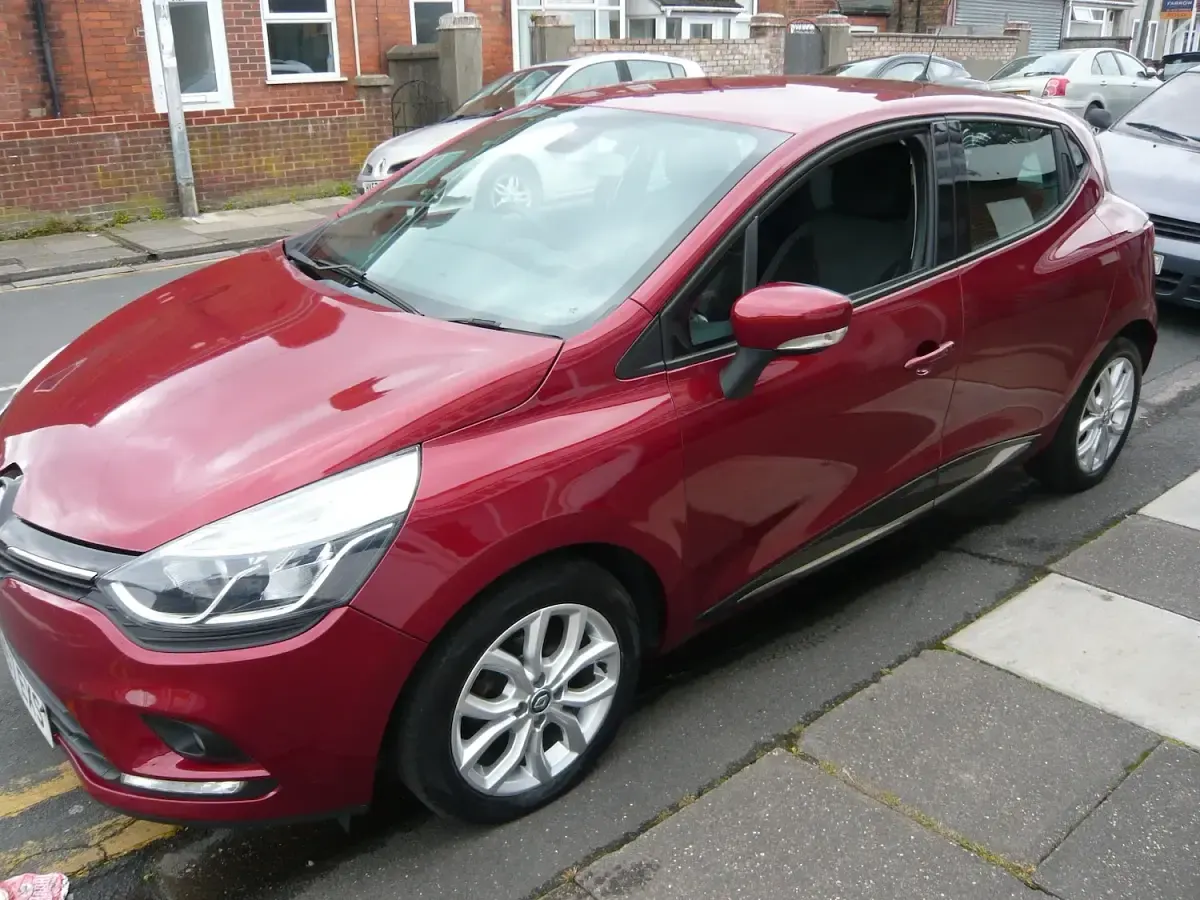 Used Renault Clio IV Dynamique 2017 Red Hatchback