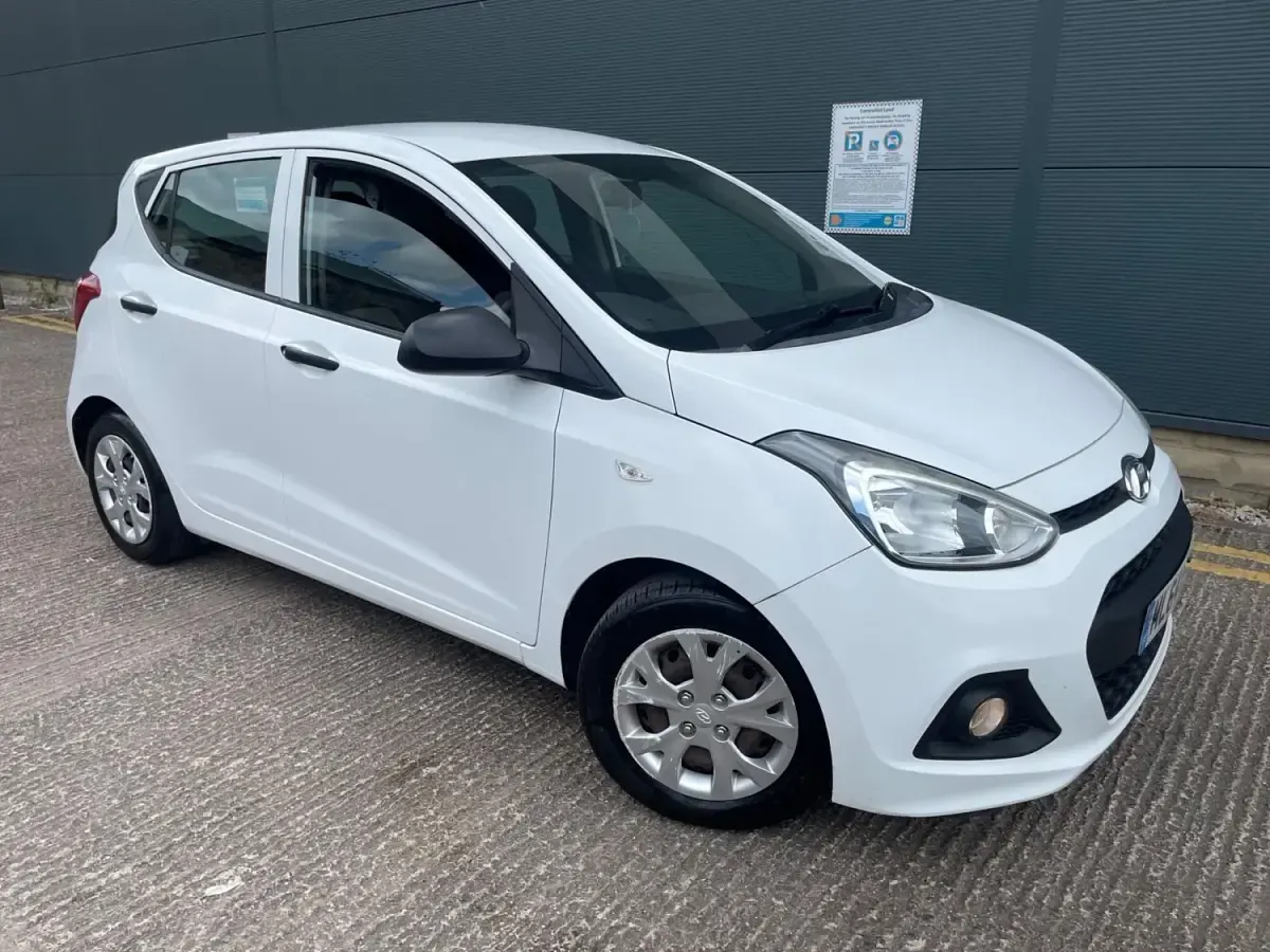 Używany Hyundai i10 67 KM (49 kW) 2014 Biały Hatchback