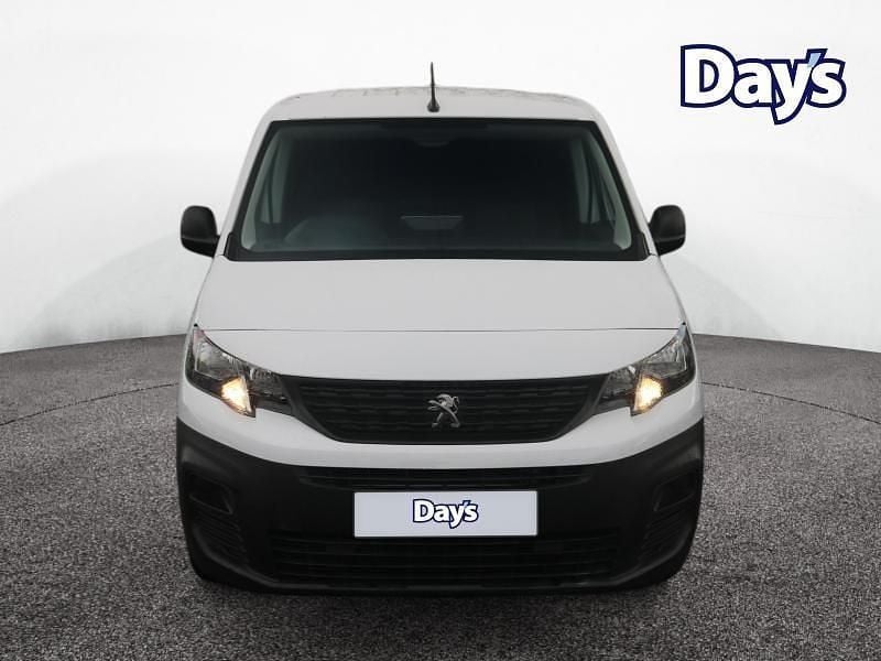 Used Peugeot Partner Premium 131 HP (96 kW) 2023 White MPV
