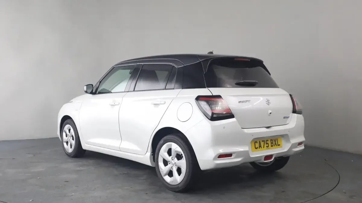New Suzuki Swift 2025 Pure white/mineral grey Hatchback