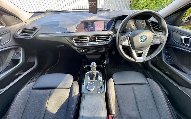 Used BMW 118 Sport Line 140 HP (102 kW) 2020 White Hatchback