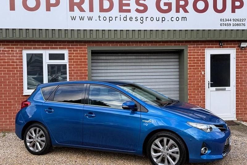 Blue Used 2014 Toyota Auris Hybrid Hatchback | £11,899 (A bit pricey) - Image 1/1