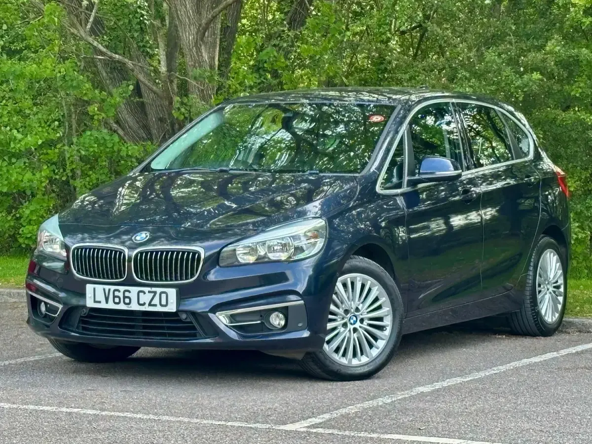 Used BMW 218 Luxury Line 2016 Blue Hatchback