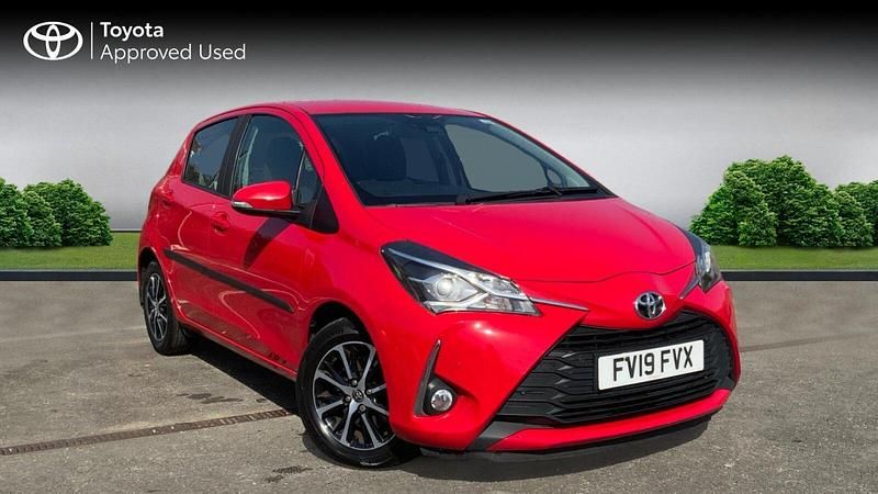 Used Toyota Yaris 111 HP (81 kW) 2019 Chilli red Hatchback