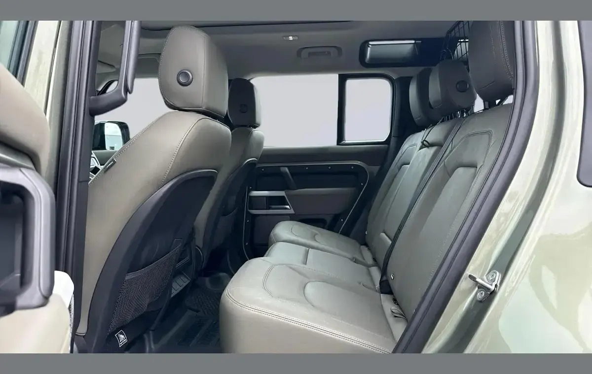 Used Land Rover Defender SE 245 HP (180 kW) 2022 Green SUV