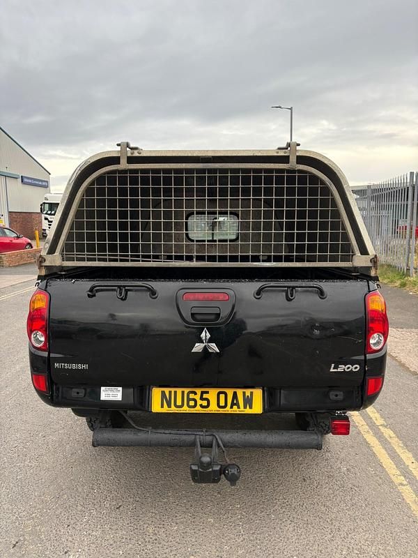 Used Mitsubishi L200 134 HP (98 kW) 2015 Black Pickup