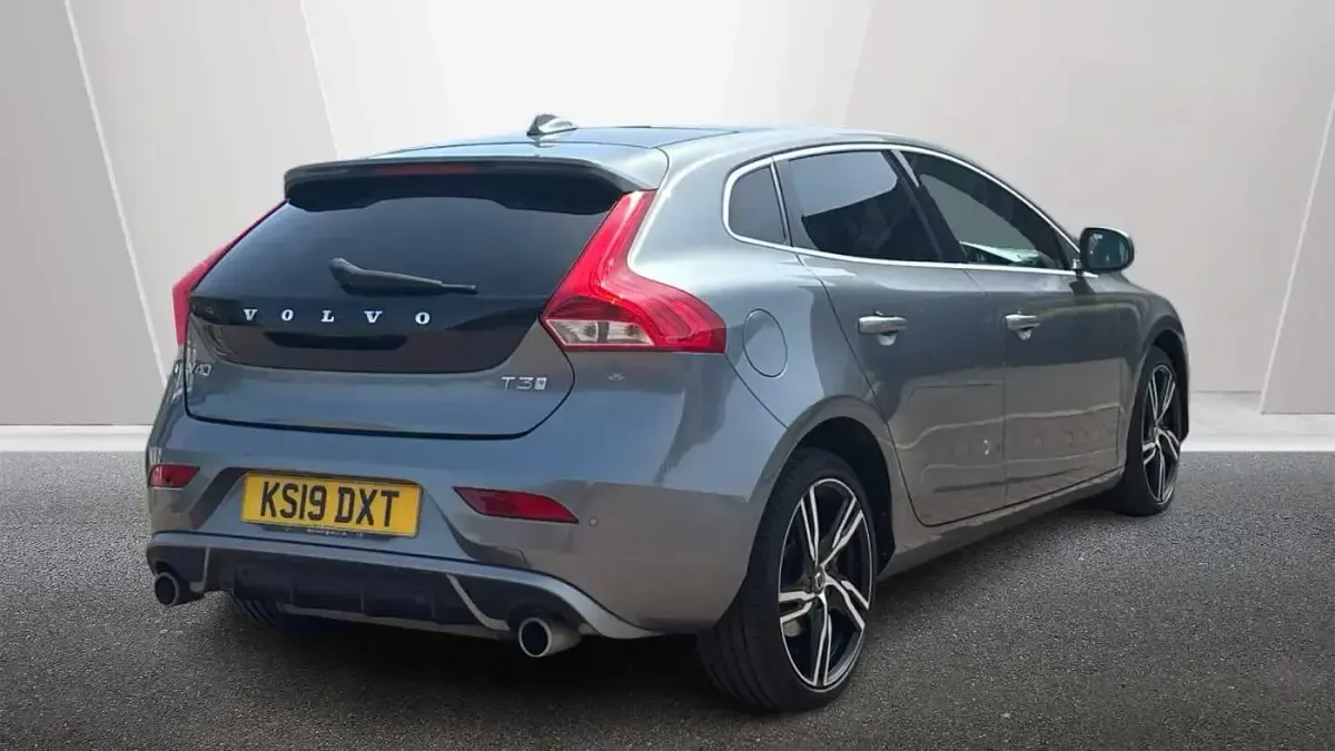 Used Volvo V40 R-Design 150 HP (110 kW) 2019 Grey Hatchback