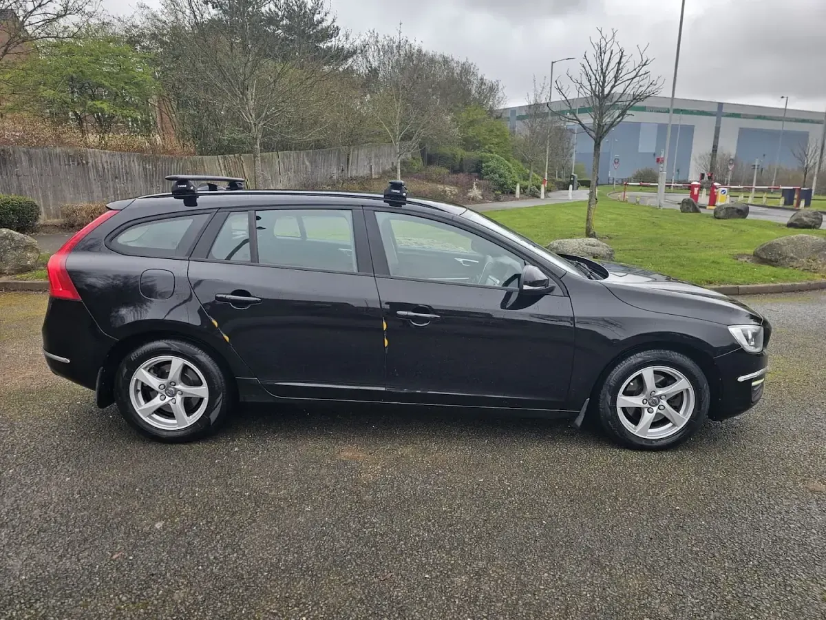 Used Volvo V60 Business Edition 120 HP (88 kW) 2017 Black Estate