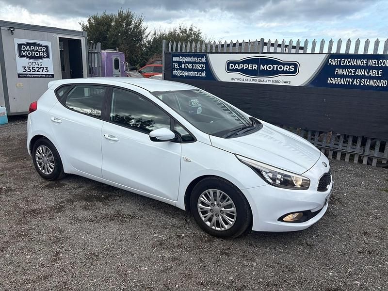 White Used 2013 Kia Ceed Hatchback | £2,995 (Fair price) - Image 1/4