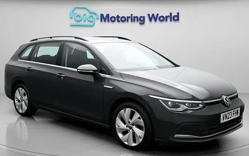 Second-hand VW Golf VIII Style 150 CP (110 kW) 2023 Gri Break