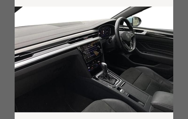 Usado VW Arteon R-line 190 HP (139 kW) 2023 Cinzento Citadino