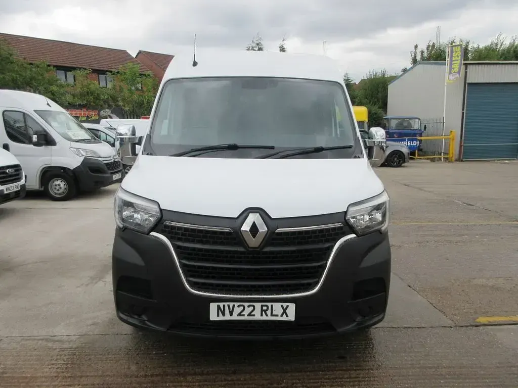 Used Renault Master Business 145 HP (106 kW) 2022 White MPV